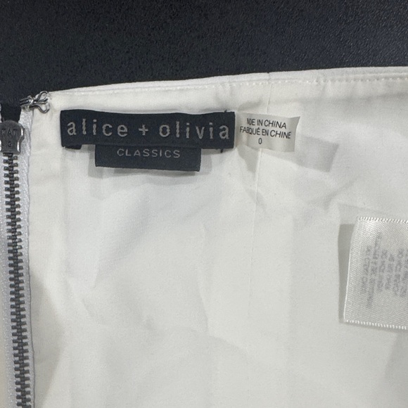 Alice + Olivia Chic White Halter Crop Top - Picture 3 of 3